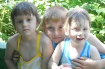 Батьки, вісім дітей, троє собак і кіт батьки