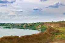 Блакитне озеро боку