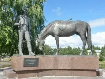 Де знаходиться пам’ятник коню з яйцями ятник