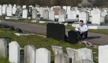 Взявши фотографа, Блейк Філдер-Сілвел відвідав могилу своєї дружини Емі Уайнхаус - Новини шоу-бізнесу та взявши