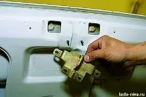 Заміна замка та троса відкриття кришки багажника Нива ВАЗ 21213, 21214, 2131 lada 4x4 троса