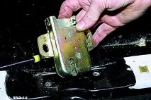 Заміна замка та троса відкриття кришки багажника Нива ВАЗ 21213, 21214, 2131 lada 4x4 заміна