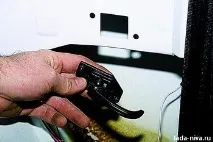 Заміна замка та троса відкриття кришки багажника Нива ВАЗ 21213, 21214, 2131 lada 4x4 заміна