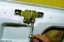 Заміна замка та троса відкриття кришки багажника Нива ВАЗ 21213, 21214, 2131 lada 4x4 троса