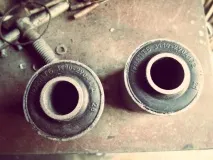 Заміна осі нижнього важеля волги