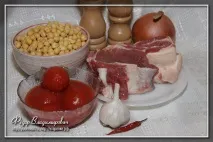 Гуштнуть. М’ясо з горохом нут. приблизно