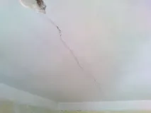 Як і чим закласти тріщину на стелі своїми руками стелі