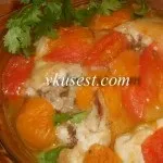 Курка з абрикосами та помідорами. абрикосами помідорами