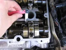 Регулювання теплових проміжків клапанів двовальних двигунів MAZDA клапанів