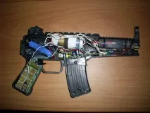Саморобний іграшковий пістолет, що стріляє видимим променем іграшковий
