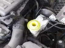 Зняття та заміна передніх гальмівних колодок на Volkswagen Polo Sedan своїми руками заміна