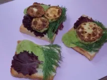 Бутерброди зі смаженими кабачками та помідорами кабачками