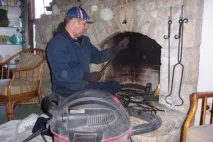 Чищення сажі печі та димаря на дачі димаря
