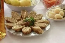 Як приготувати млинці з ковбасою? ковбасою