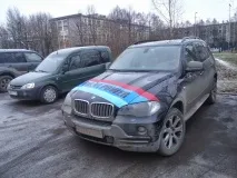 Обклеювання капота виглядає