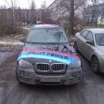 Обклеювання капота виглядає