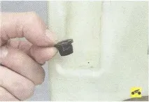 Зняття та встановлення бачка та насосів омивачів вітрового скла та фар Nissan Primera 2001 зняття