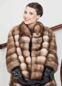 Шуба з куниці (52 фото) з капюшоном, з коміром, кам’янка, лісова, поперечка, відгуки, як куниці