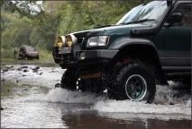 Юнінг Isuzu Bighorn – на мостах юнінг