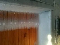 Чому потіють вхідні двері – причини та способи усунення чому