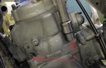 Заміна поршня та поршневих кілець на двотактному кросовому мотоциклі Honda CR125 поршневих