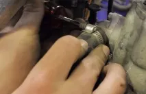 Заміна поршня та поршневих кілець на двотактному кросовому мотоциклі Honda CR125 заміна