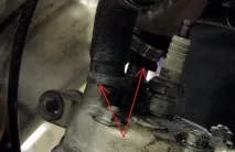 Заміна поршня та поршневих кілець на двотактному кросовому мотоциклі Honda CR125 поршня