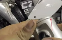 Заміна поршня та поршневих кілець на двотактному кросовому мотоциклі Honda CR125 поршневих