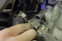 Заміна поршня та поршневих кілець на двотактному кросовому мотоциклі Honda CR125 поршневих