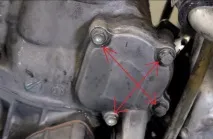 Заміна поршня та поршневих кілець на двотактному кросовому мотоциклі Honda CR125 поршня