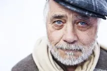 Завуальований - це якийсь Натяки та евфемізми натяки