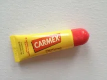 Skin loves me - Бальзами для губ EOS та Carmex loves