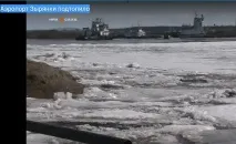 У якутському селищі Зирянка затоплено злітну смугу якутському