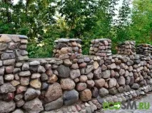 Паркан з натурального каменю - чим він так привабливий паркан