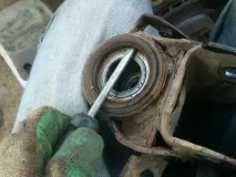 Заміна підшипників та сальника поворотного кулака Nissan Primera 2001 сальника