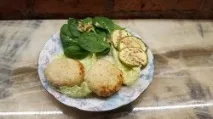 Дієтичні котлетки з курячого фаршу та сиру. котлетки
