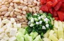 Грецький салат із квасолею грецький