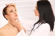 Який лікар лікує прищі на обличчі який