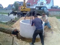Колодязні кільця відео-інструкція по монтажу своїми руками, об’єм в літрах, діаметр, скільки монтажу