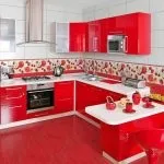 Червона підлога на кухні, у передпокої, у ванній кімнаті підлога