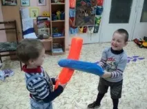 Килимки,гімнастична біта, мішечки з вантажем, тренажер для розвитку швидкості реакції, масажна тренажер