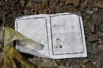 Люди на узбіччі, що залишилося від новосибірської барахолки - Новосибірськ узбіччі