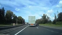 Не обганяйте праворуч! праворуч