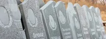 Надгробні пам’ятники з мармурової крихти. надгробні
