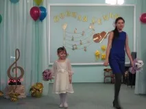 Організація та проведення конкурсу «Співаюча співачка» співачка