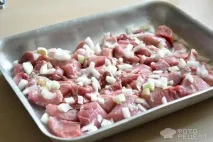 М’ясо в розсолі, запечене в духовці. духовці