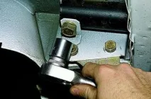 Зняття та розбирання переднього та заднього бамперів автомобіля ВАЗ-2121 розбирання