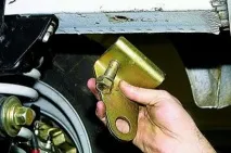 Зняття та розбирання переднього та заднього бамперів автомобіля ВАЗ-2121 зняття
