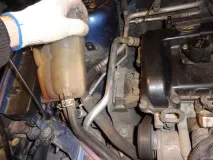 Зняття та заміна розширювального бачка в автомобілі Ford Focus 2 бачка