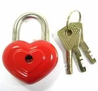 Весільні замки у вигляді серця від 159 рублів 88 рублів